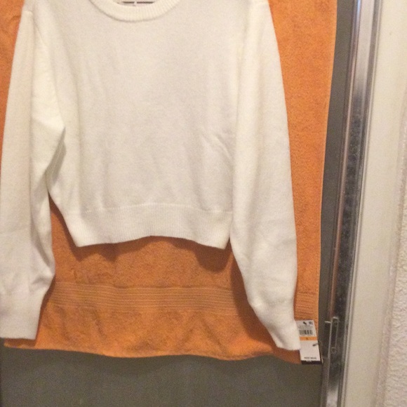 Danielle Bernstein white sweater size small - Picture 2 of 3